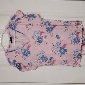 Women's top. sleeveles. size large. Collection by Bobeau